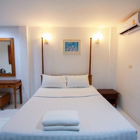 18 Coins Budget Hotel Pattaya Exterior foto