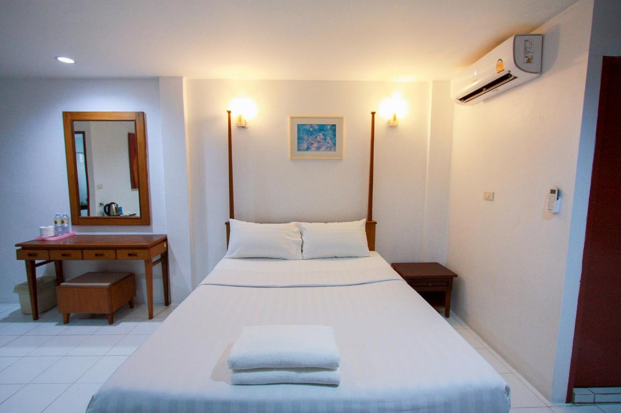 18 Coins Budget Hotel Pattaya Exterior foto