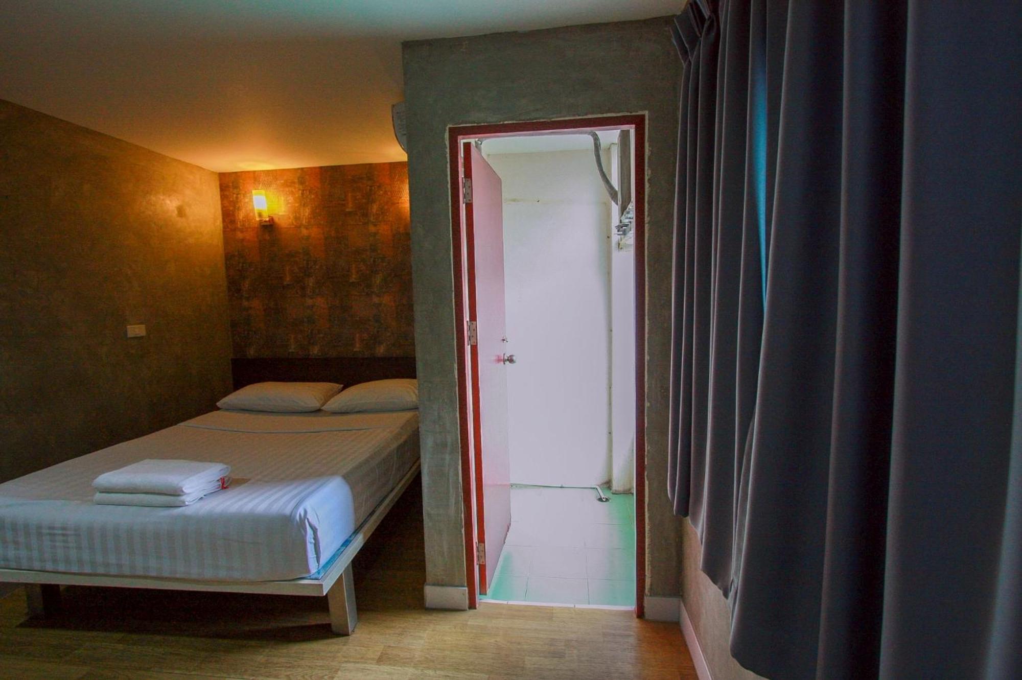 18 Coins Budget Hotel Pattaya Cameră foto